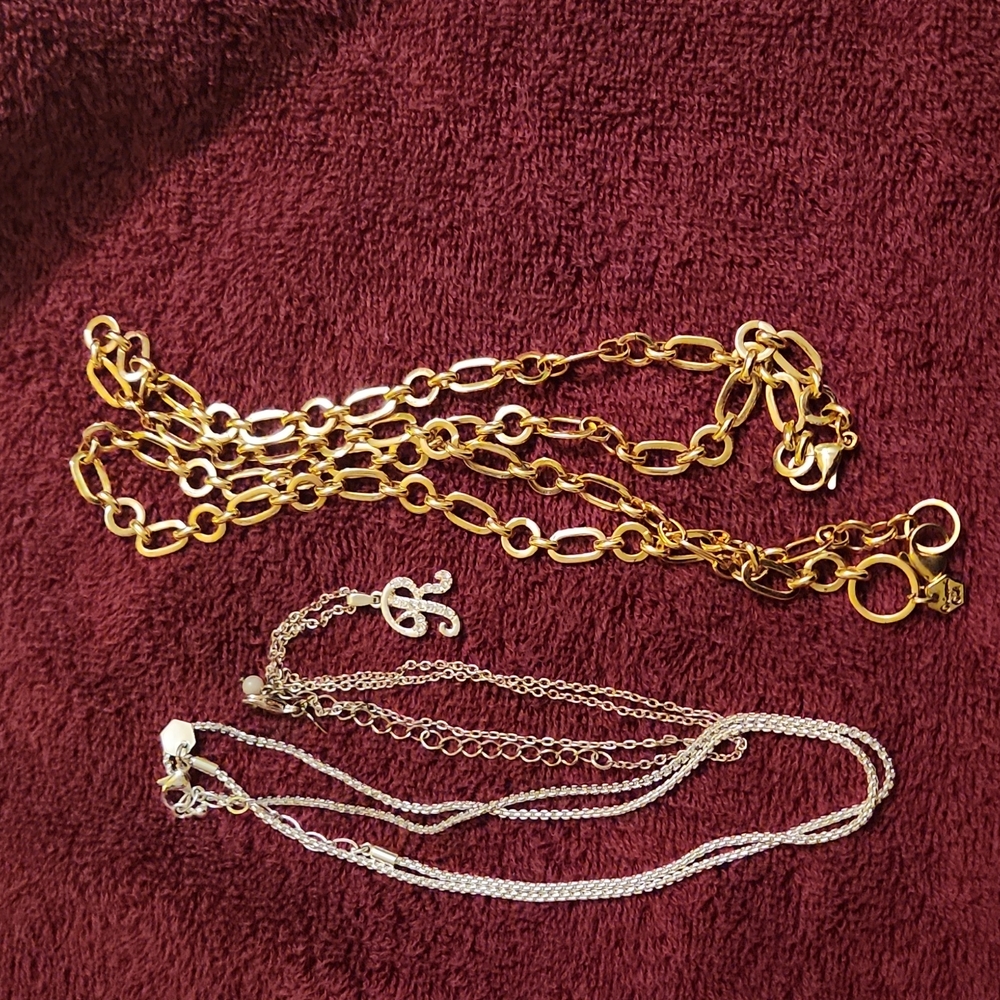 Origami owl necklaces with silver R pendant